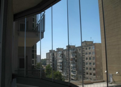 Остекление балкона без рамы
